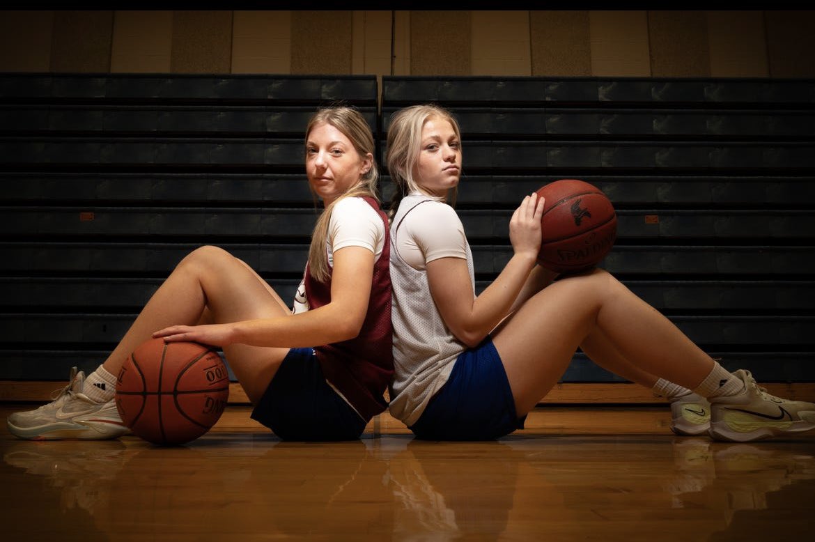 “There will be times where I am driving to the basket and I can just easily find Jaida,” -Taylin Stallbaumer Inside the sister duo of Seaman basketball that has the Vikings off to a 5-0 start. STORY: cjonline.com/story/sports/h… Amazing photos from the great Evert Nelson.
