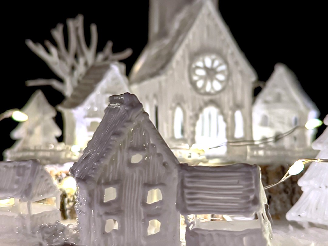 Holiday spirit shines bright with a #3Doodler winter village display! Create a single home for your mantel or make an entire tabletop neighborhood complete with trees and white lights. Check out our stencil. Happy Holidays! bit.ly/3Ryh4x3 #WhatWillYouCreate