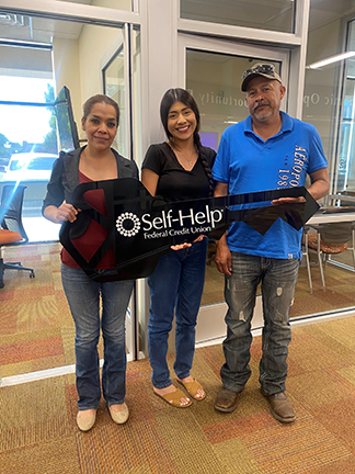 SelfHelpFedCU's tweet image. 🏡✨ Home Sweet Home for the holidays! 🎄 After a two-year search the Guerrero Aguirre family got  keys to their new home earlier this year. Cheers to cozy nights &amp;amp; the start of a beautiful journey as new homeowners! 🥂

#HomeForTheHolidays  #DreamBig #Home #Ownership4All