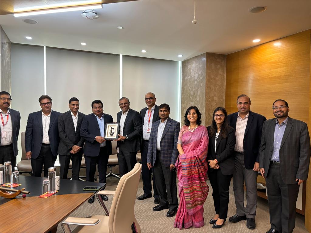 Joined Hon. Min. Shri @MBPatil to continue our #IndustryLeader connect in #Mumbai. Met the senior leadership team of Aditya Birla Group and discussed investment opportunities. @AdityaBirlaGrp #KarnatakaGrowthStory #InvestKarnataka