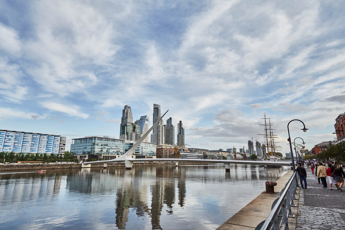 ¡El Puente de la Mujer está de fiesta! 🌉🎉

📆 Un día como hoy, hace 22 años, se inauguró uno de los íconos más reconocidos de #PuertoMadero, que además es la primera obra en América Latina del reconocido arquitecto español Santiago Calatrava.