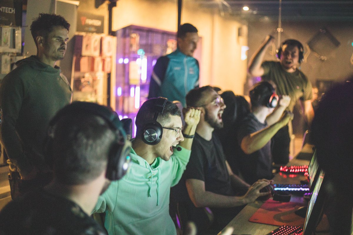 Even though the game is still crap, that doesn't stop us from winning!

First CS2 LAN win!

Thanks to everyone who participated and to Regnum for hosting such an event.