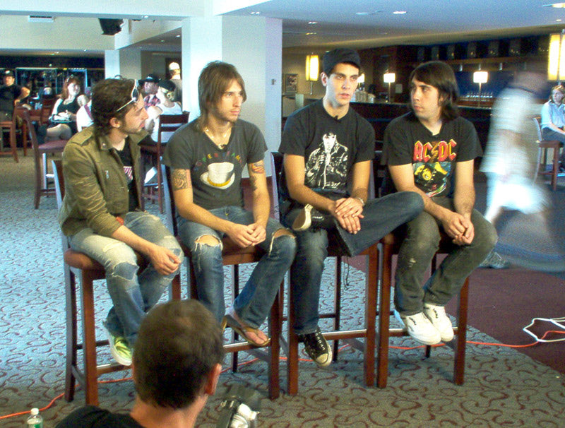 an interview, except it’s us asking YOU if you have your tickets for the show at @thewellmonttheater tmrw? 🤨

here’s the link if ur lazy: ffm.live/midtownchrismu…