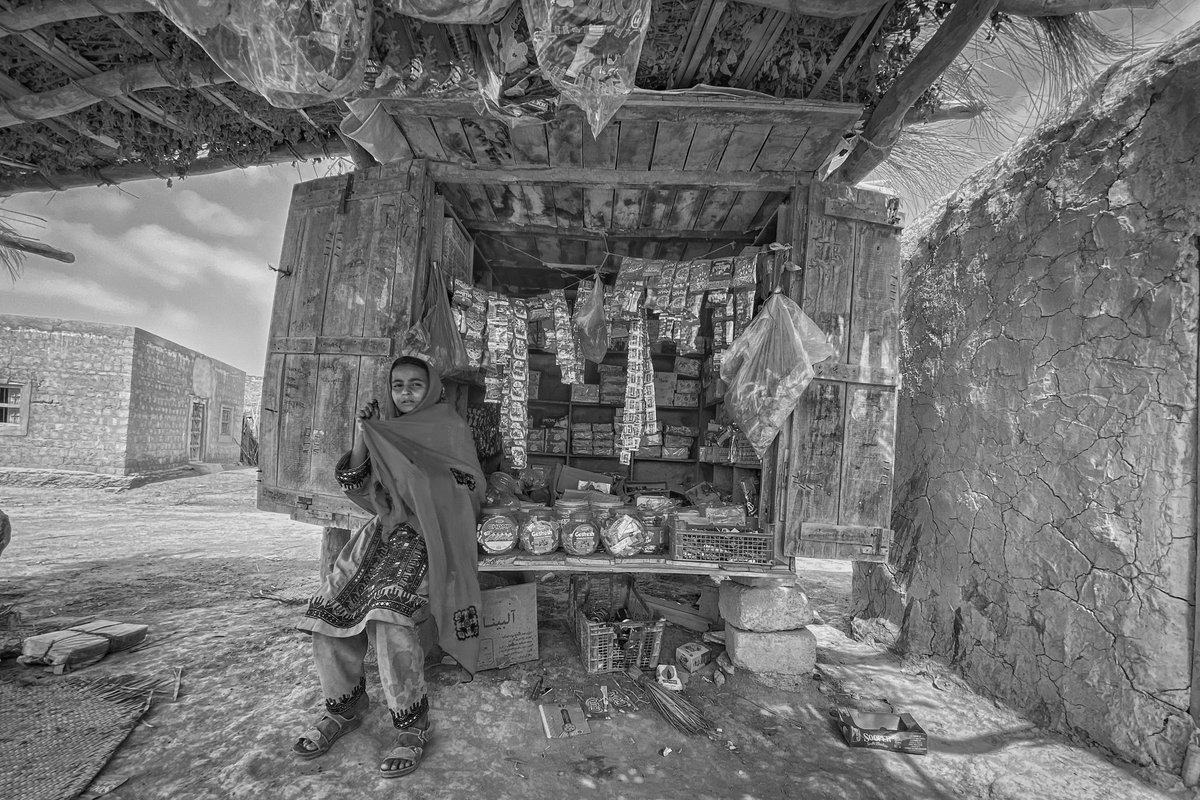 •جان محمد ءِ بازار•
.
.
.
.
.
.
.
.
#iphonepic #storytelling #blackandwhite #story # #mountain #sea #naturalcolor #karachi #jaw_dropping_shotz #story  #streetphotography  #worldbestgram #iglobal_photographers #composition #landscapes #safaremabalochistana