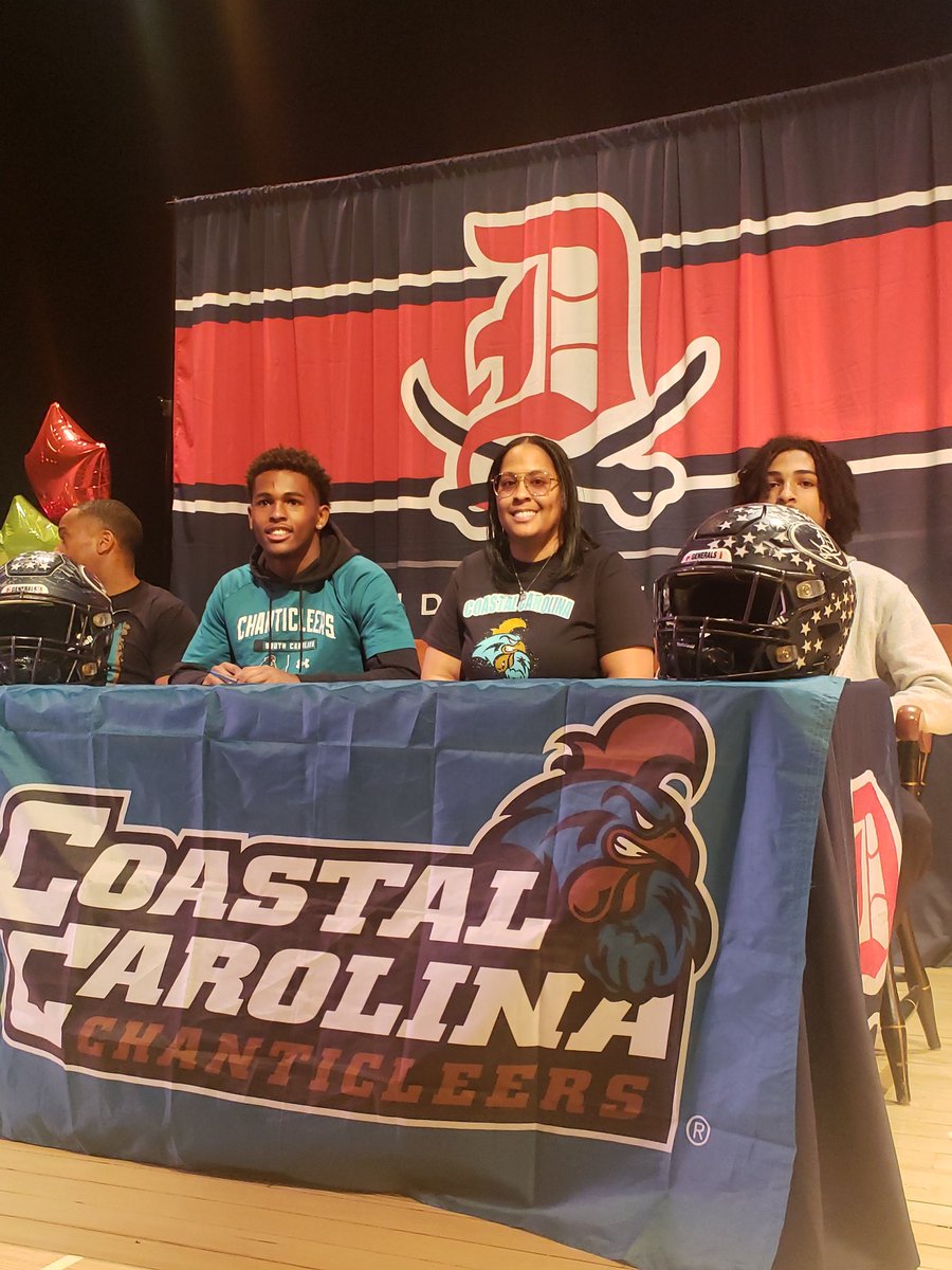Sean Robertson (@cbs6sportssean) on Twitter photo Next stop on the December Signing Day tour is Dinwiddie (<a href="/GeneralsFootbal/">Dinwiddie Football</a>)! Se'Von McDowell (@sevon_18) signed his NLI with Coastal Carolina (<a href="/CoastalFootball/">Coastal Football</a>)!
<a href="/CBS6/">WTVR CBS 6 Richmond</a> Next stop on the December Signing Day tour is Dinwiddie (<a href="/GeneralsFootbal/">Dinwiddie Football</a>)! Se'Von McDowell (@sevon_18) signed his NLI with Coastal Carolina (<a href="/CoastalFootball/">Coastal Football</a>)!
<a href="/CBS6/">WTVR CBS 6 Richmond</a>