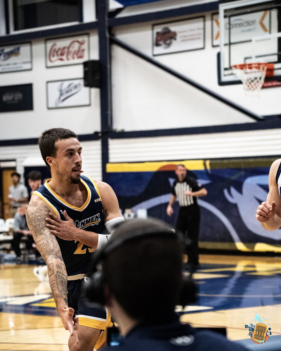 👌👌👌 | feat. @Alexzrivera_ 
•
•
•
#ncaa #ncaabasketball #snhumbb #snhu #southernnewhampshireuniversity #collegehoops #collegebasketball #newhampshire #manchesternh #nh #three #threepointer #buckets #hoops