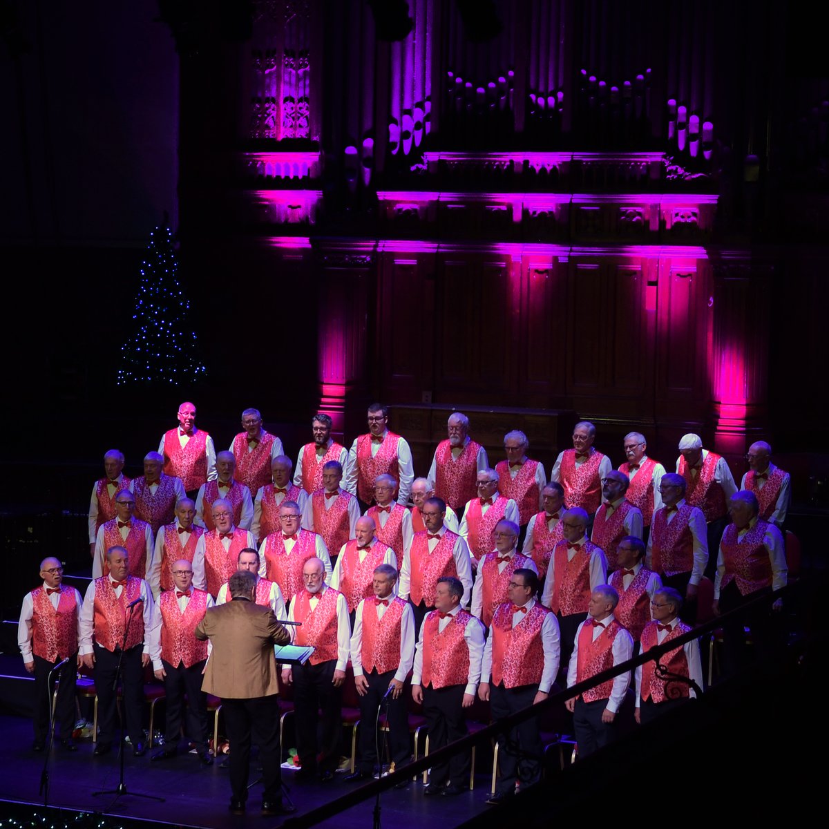 Pyramid & Parr Hall (@pyramidparrhall) on Twitter photo How gorgeous does Parr Hall look awash in this yuletide shade of purple? ๐
It wouldn't feel like the festive season in Warrington without 'Christmas Voices, Christmas Brass' ๐ต
Thank you <a href="/WarringtonChoir/">Warrington Choir</a> and <a href="/LeylandBand/">Leyland Band</a> for another cracker of a show.
๐ท Dave Gillespie How gorgeous does Parr Hall look awash in this yuletide shade of purple? ๐
It wouldn't feel like the festive season in Warrington without 'Christmas Voices, Christmas Brass' ๐ต
Thank you <a href="/WarringtonChoir/">Warrington Choir</a> and <a href="/LeylandBand/">Leyland Band</a> for another cracker of a show.
๐ท Dave Gillespie