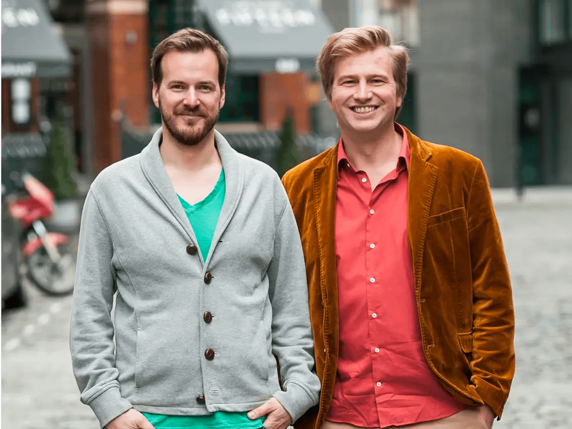 These 2 guys became Estonia’s first-ever billionaires. Kristo & Taavet founded WISE to make international fund transfers cheap and easy. In 12 years, WISE has/is: - 10M+ users with $1.1B revenue - London's biggest tech IPO The Breakdown of how they did it 🧵