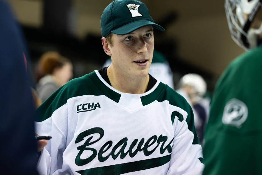 Bemidji State’s Kyle Looft is known as a team player both on and off the ice bemidjipioneer.com/sports/beavers…