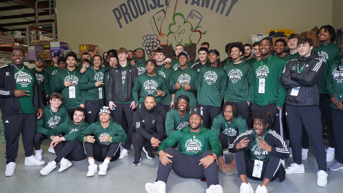 EMUFB's tweet image. 🥫𝗦𝗲𝗿𝘃𝗶𝗻𝗴 𝘁𝗵𝗲 𝗰𝗼𝗺𝗺𝘂𝗻𝗶𝘁𝘆!🥦

This morning, the Eagles stopped by the Prodisee Pantry and lent a helping hand in packaging non-perishable goods for those in need.

#EMUEagles ⛓️ #ETOUGH ⛓️ #TheStandard