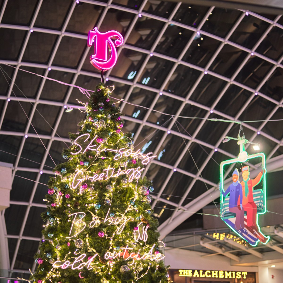 ⏰ Running out of time for your Christmas shopping? Whatever you do, don't gift a turkey! 🦃 Instead, give the gift of choice and treat your loved ones to a Trinity Leeds gift card – it's a guaranteed winner! Buy yours here 👉 trinityleeds.boxxed.com/Shopping