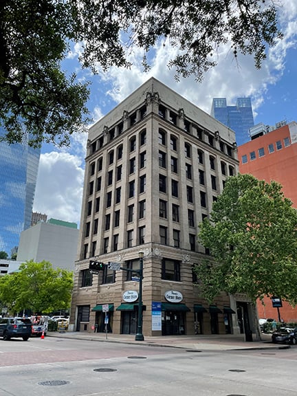 🍁‼️ 🍂 Boutique Office Space in Historic Building located in Courts Complex  hubs.la/Q02dvhNd0
#BoutiqueOffice #CBD #HistoricBuilding @Colliers_HOU