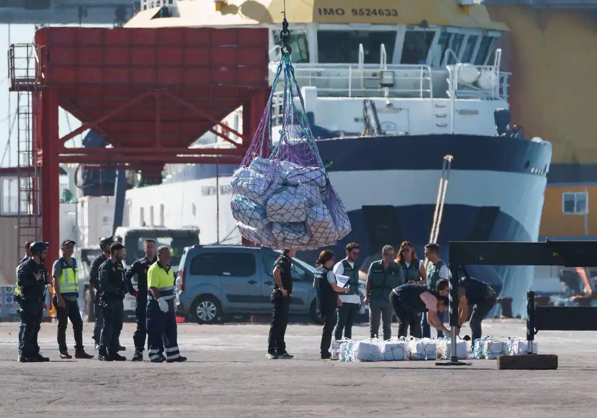 🚨 Spanish authorities seize 2500kg of cocaine in the Atlantic, supported by MAOC-N @policia @guardiacivil @DEAHQ @NCA_UK 🔗 maoc.eu/spanish-author…