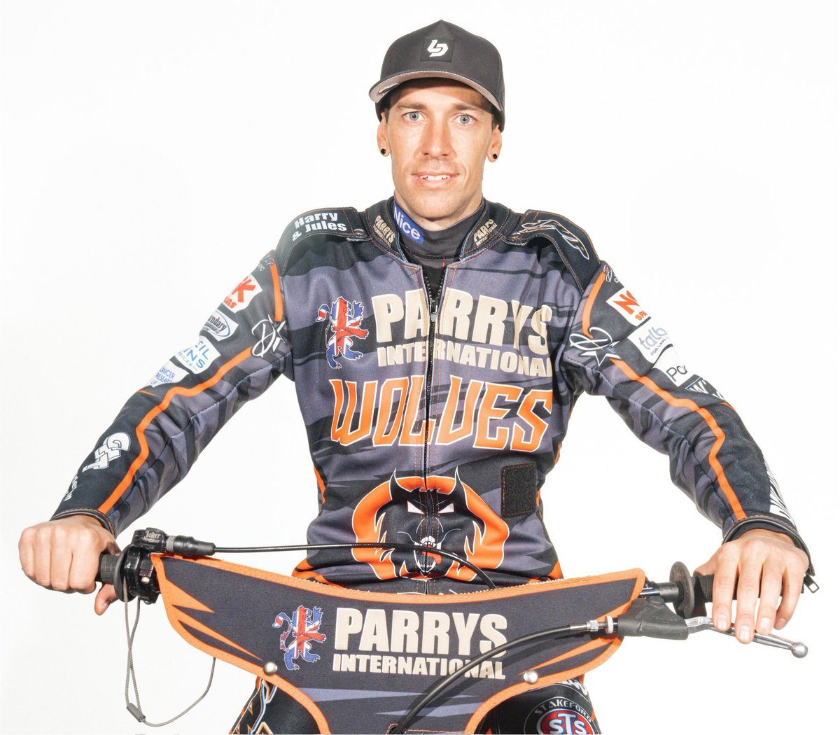 🆙 Sam Masters has moved into seventh place in our list of Wolves all-time scorers, updated by club historian Mark Sawbridge. Sam joined us in 2016, and will always be regarded as a Wolverhampton legend. 📲 chng.it/86kKSJsyVv #SaveWolvesSpeedway | #Wolfpack 🐺🐾