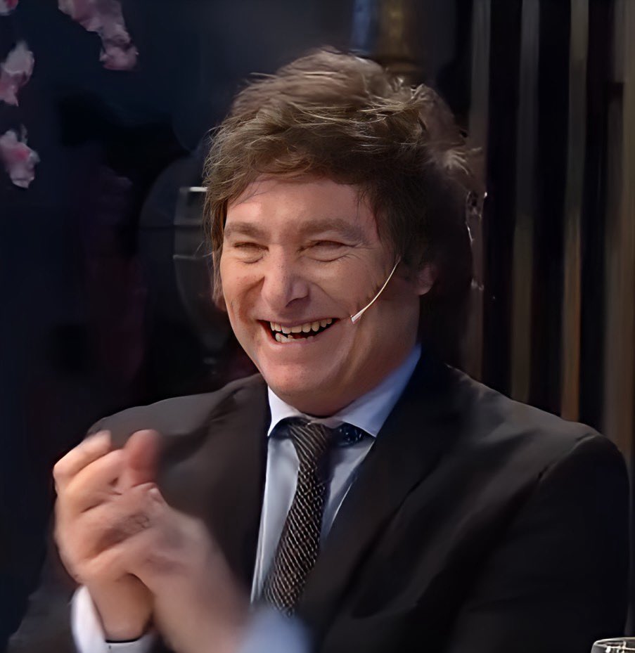 eduardomenoni's tweet image. 🚨| ÚLTIMA HORA: Los zurdos en Argentina cambiaron la hora y el lugar de la marcha y otras agrupaciones decidieron no participar. Javier Milei ha ganado este round a los comunistas y golpistas. El que las hace las paga. 🇦🇷 ¿Apoyas esta aplastante victoria de Milei?