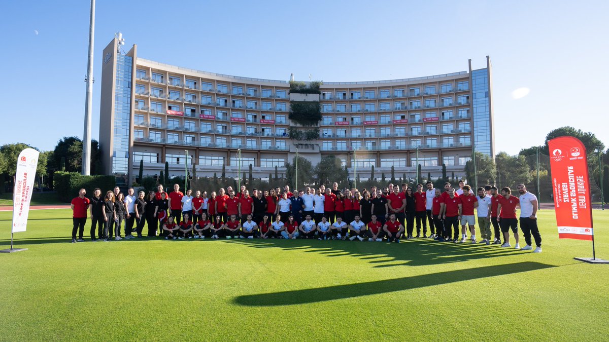 #TeamTürkiye Olimpik Sporcular Zirvesi Başladı TMOK tarafından, T.C. Gençlik ve Spor Bakanlığı iş birliği ve Olimpik Federasyonların katılımıyla 20-24 Aralık 2023 tarihleri arasında düzenlenecek “Team Türkiye Olimpik Sporcular Zirvesi” Gloria Sports Arena’nın ev sahipliğinde