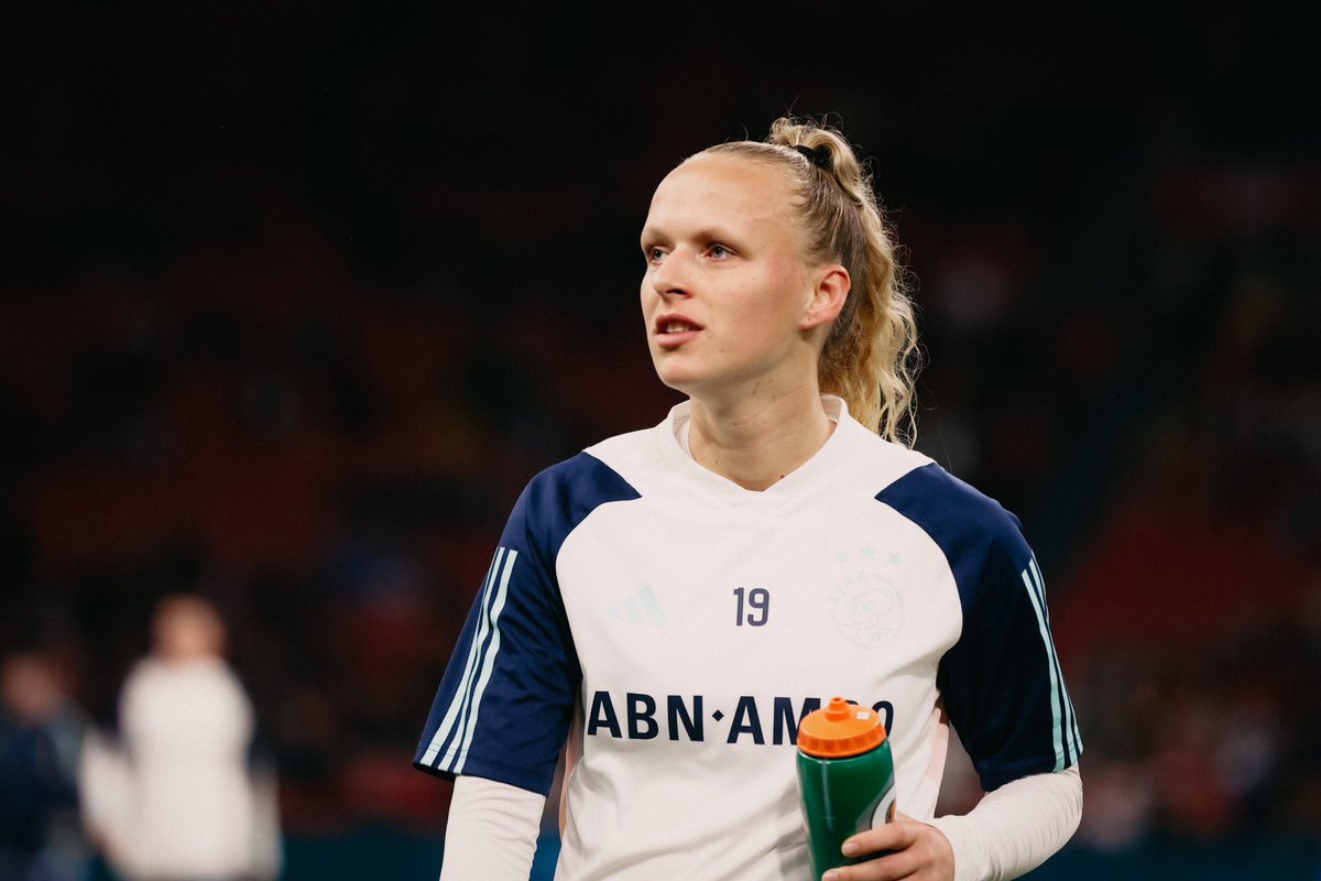 Ready. #UWCL #AJABAY