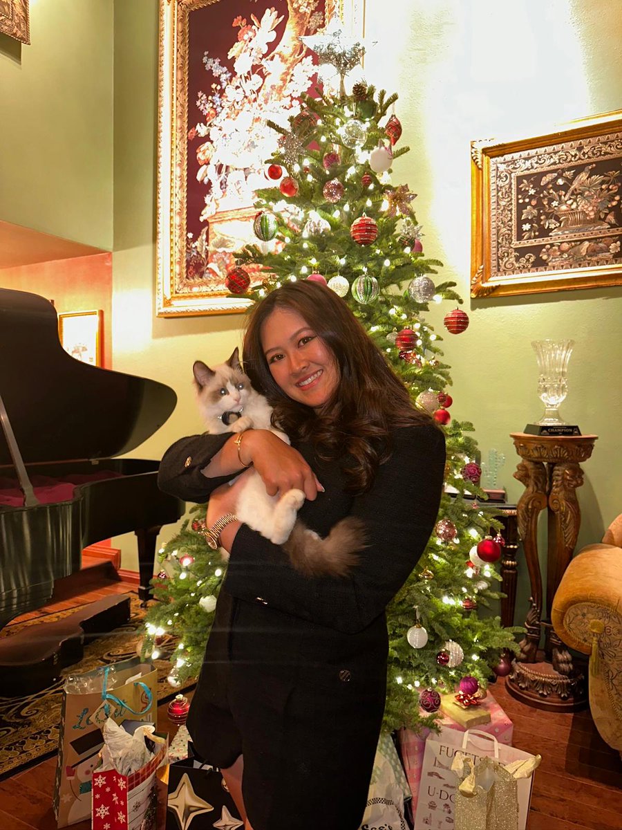 Holiday wishes from Lilia & Walton 🐾🎄 Walton Heath, the site of Lilia Vu’s AIG Women’s Open triumph, inspired the name of her new cat 🥺