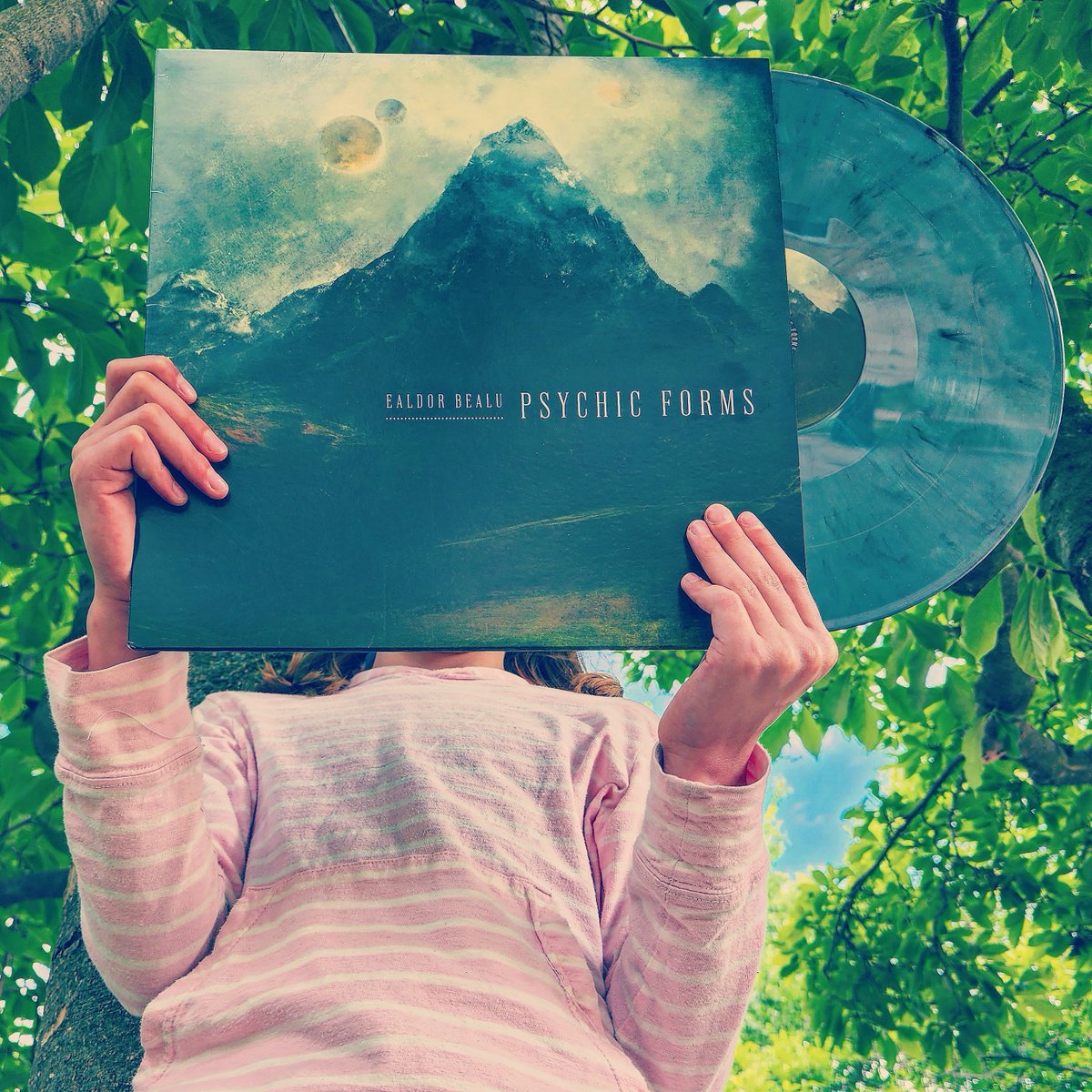 Tonight's radio show:
New Heavy Music, Vol. 13

Dr. Rock (ancient wizard) + DJ Flower Power (age 9) spin new releases by Ealdor Bealu, Problem with Dragons, Spirits Burning + many more, all on vinyl + CD

Tonight 6 pm CST
WIIT 88.9 FM Chicago

Stream
radio.garden/listen/wiit-fm…