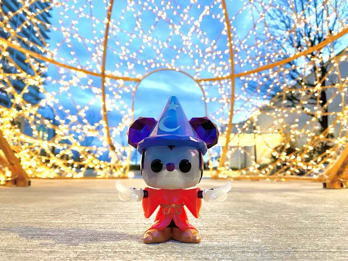 #funkophotoadaychallenge - Dec 20: Shiny & Bright! ⁦@OriginalFunko⁩ 

#funko
#funkopop 
#funkophoto
#funkocollector
#disney
#mickeymouse