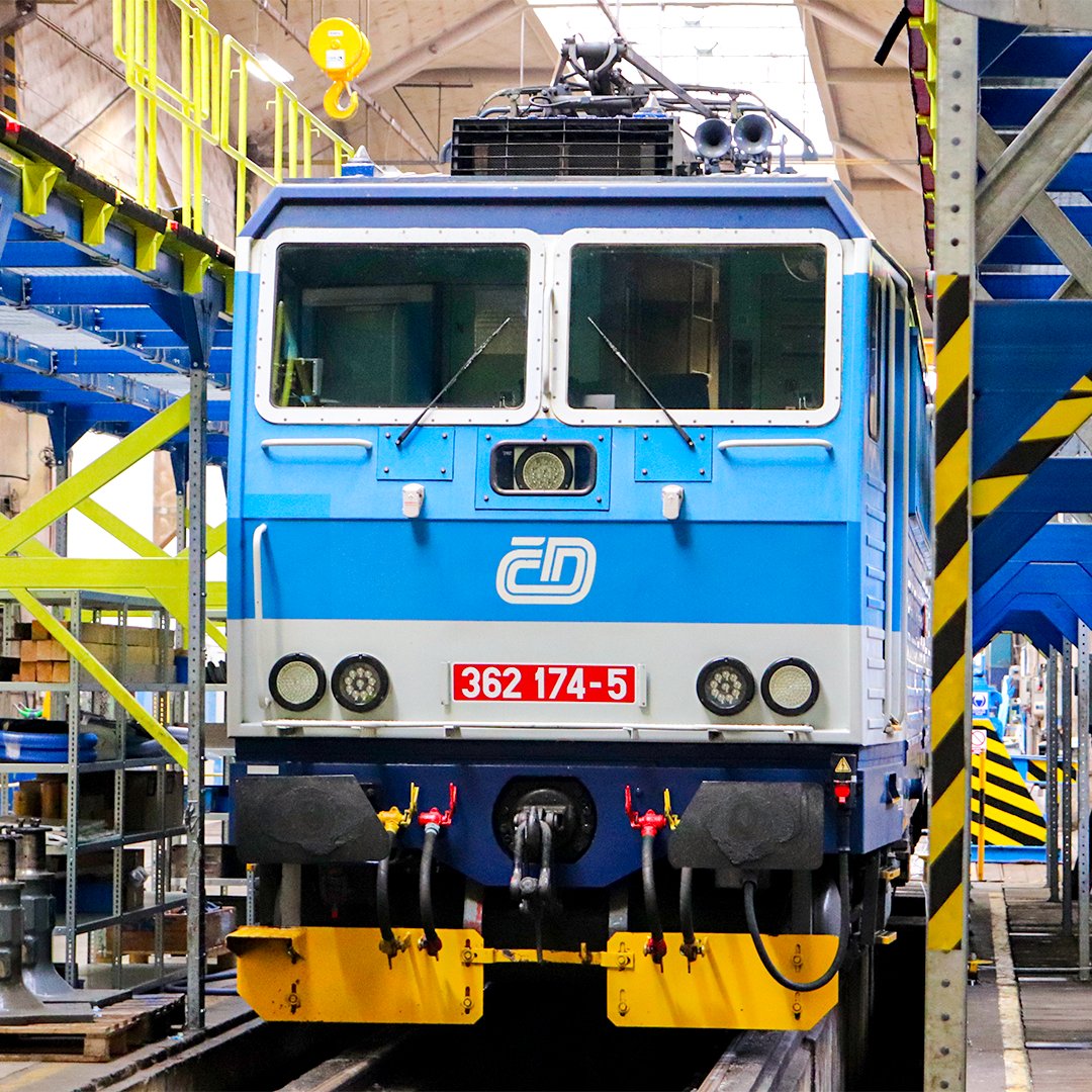 ceskedrahy_'s tweet image. Dnes se nám vrátila poslední lokomotiva ř. 362 z retrofitu. V Šumperku společně firmy @SkodaGroupCZ a @CDTelematika dovybavily 67 vozidel řady 362 palubní částí ETCS. 

#SafetyFirst #bezpecnost #ETCS