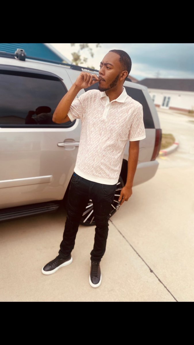 DaRealYungAnt's tweet photo. Hottest Nigga In The 217 Area https://t.co/Fj1ur3KuIC