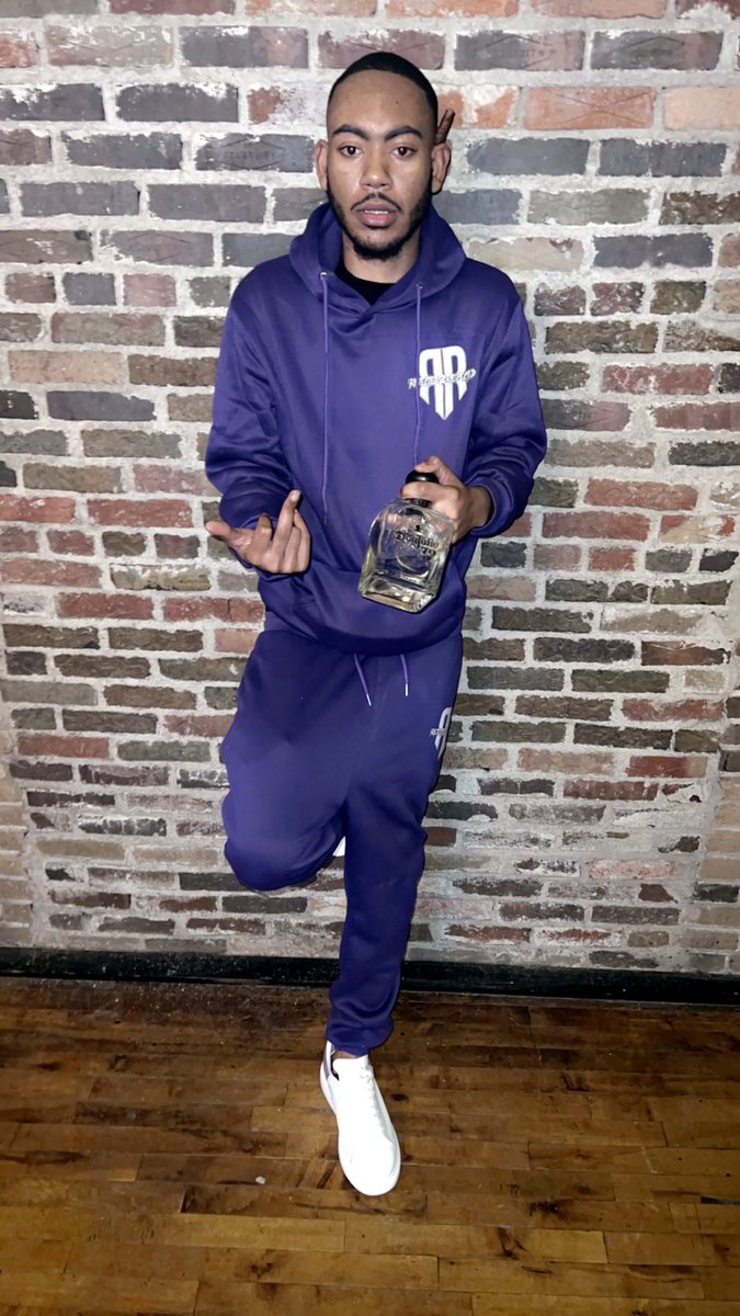 DaRealYungAnt's tweet photo. Hottest Nigga In The 217 Area https://t.co/Fj1ur3KuIC