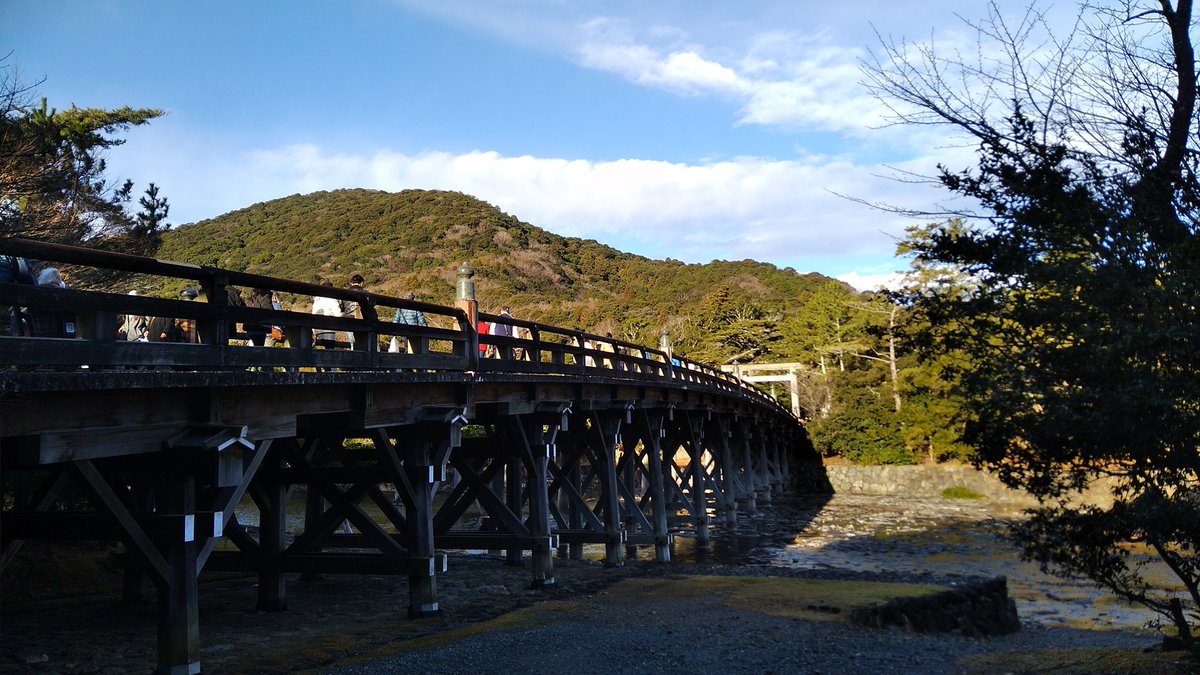 「伊勢神宮へ行って来ました(今年2回目)~いまの時期だけの景色、鳥居から昇るの朝日」|seiteiのイラスト