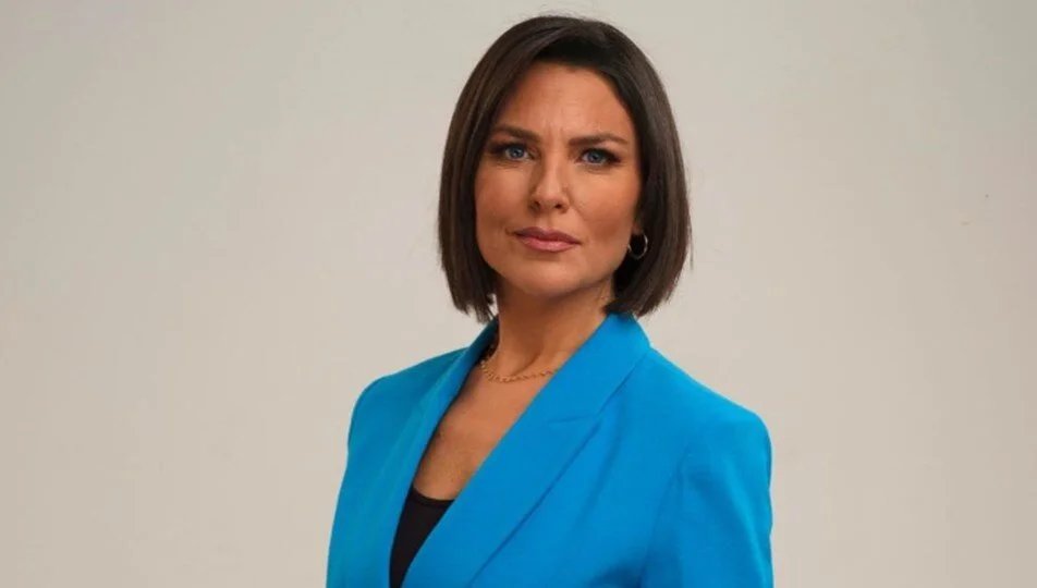 Ece Üner:

"Aslında hiçbir şey yasadışı değildi, çünkü artık yasa diye bir şey yoktu.

Tüm Türkiye'ye kolay gelsin."