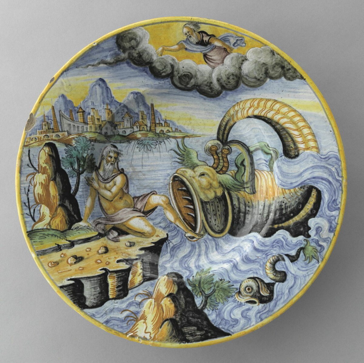 #UnJourUneOeuvre/#WorkOfTheDay

🇫🇷 Plat représentant Jonas et la baleine, conçu à Lyon (1641)

🌎 Plate representing Jonah and the whale, made in Lyon (1641)

📍 Aile Richelieu, salle 517
👉 bit.ly/3rVLKMo