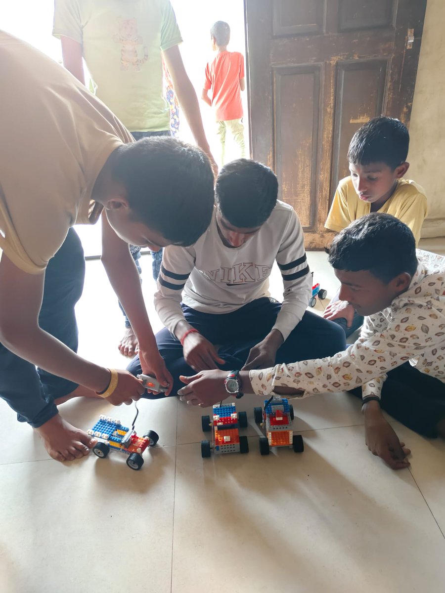 VaaniDCF's tweet image. Our STEM program, launched in Nov-2023 in partnership with #ShriSahuChhatrapatiApangKalyanSanstha Kagal, Kolhapur, is thriving! Huge applause to our dedicated teachers and enthusiastic kids. A big thank you to our philanthropic partner #ExxonMobil and technical partner, #Stemlabs