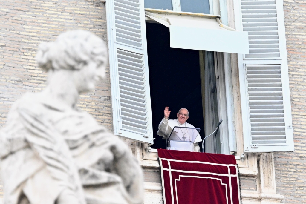 🙏 #PapaFrancesco: «Continuiamo a pregare per i popoli che soffrono a causa delle guerre».
📢 Supporta la Campagna “Osa la pace. Sostieni la speranza”.  DONA fino al #6gennaio al 4️⃣5️⃣5️⃣8️⃣2️⃣ con un SMS.  #insiemexultimi #osalapace <a href="/Pontifex_it/">Papa Leone XIV</a>