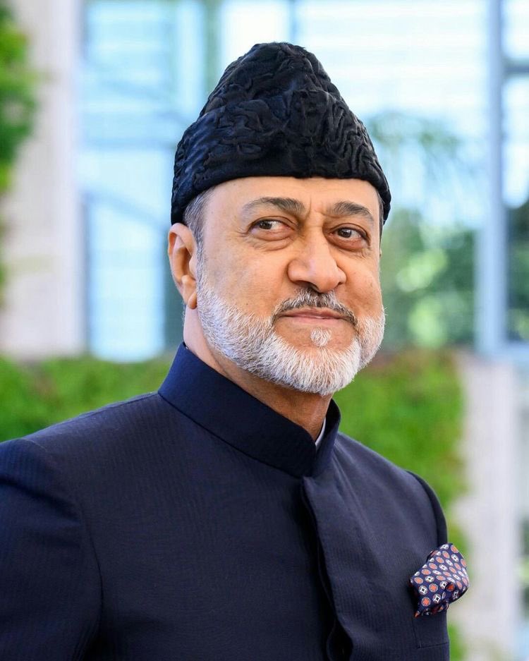 هل تعلم اخي المواطن الخليجي أن هذا القائد الأبي منذ توليه الحكم قد خفض الدين من٪84 إلى ٪36 ووضع قانون الحماية الاجتماعية الذي تستفيد منه قرابة 130 ألف أسرة وأوجد دعم الوقود ودعم الكهرباء لأصحاب الدخل المحدود؟