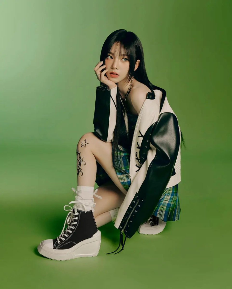 KoreanVisually's tweet photo. Karina has been selected as the new ambassador of Converse.

KARINA for Converse 

- 🐇 
KARINA CONVERSE KR AMBASSADOR
#KARINAxCONVERSE #KARINA #카리나 https://t.co/IGrlrE0GXo