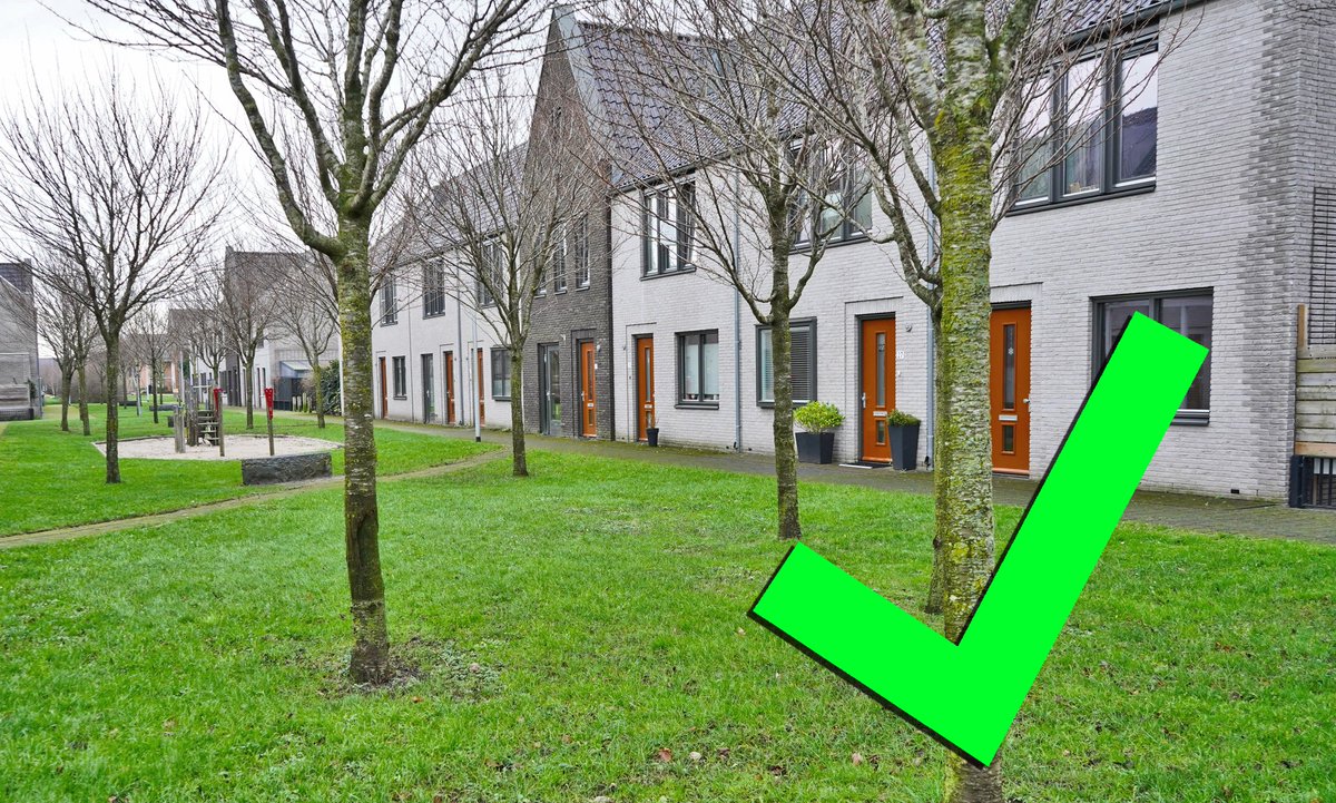 Het ene team denkt dat een straat klaar is met huizen bouwen😔, hoewel een ander team binnen dezelfde gemeente wél antwoord geeft op wat een straat nodig heeft om leefbaar, ook in de toekomst 🌧☀️, te zijn👍

 Minimaal elke 10 meter een boom.🌳🤸🏽‍♀️🐦

#Klimaatadaptief = norm(aal)