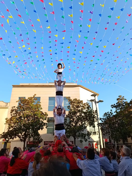 Resum 2023: Les colles de 6.
▶️ Dues noves colles han fet els seus primers castells de 6: la <a href="/ccbaixmontseny/">Colla Castellera del Baix Montseny</a> i els @malfargatsdp.
👉revistacastells.cat/2024/01/resum-…
#castellers #castells