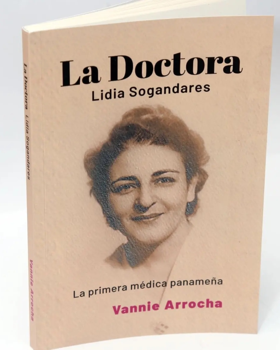 Si no conoces quién fue la primera médica y ginecóloga panameña, Lidia Sogandares, te estás perdiendo de una historia de vida inspiradora. 
Adquiere tu libro en <a href="/twittdelamancha/">El Hombre de La Mancha</a>, Librería Cultural Panameña y con <a href="/anatebenjamin/">Ana Teresa Benjamín Miranda</a>