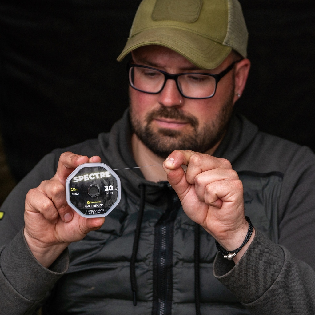 RidgeMonkey's tweet photo. Loz East ventured out for one last trip before the Christmas period and was rewarded with a 13-fish catch with the biggest being a common of 32lb from Old Mill Lakes.
Loz fished with short Combi Rigs constructed from our 20lb Spectre Fluorocarbon hooklink material 
#Catchreport https://t.co/0Dp9xFK5KL