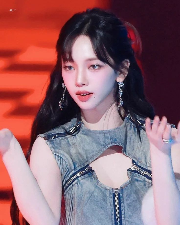 KoreanVisually's tweet photo. 231215 karina at music bank global festival ❤️

#KARINA #에스파 #유지민 #유지민 #aespa #yoojimin #카리나 #aespakarina #taeyeon #yujimin https://t.co/qKKqGg5xUX