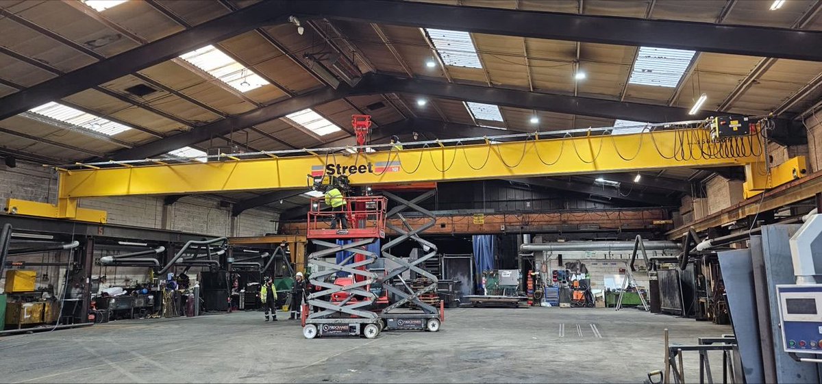 Pakawaste's tweet photo. our new overhead crane! https://t.co/Rw1Cmx8Ouv