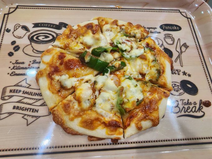 出勤前に新年会！ 手作りピザの具材用で置いてあった岩下の新生姜美味すぎで具材にする前に全部食べきりそう https://t.co/zwwJ1iaqQF