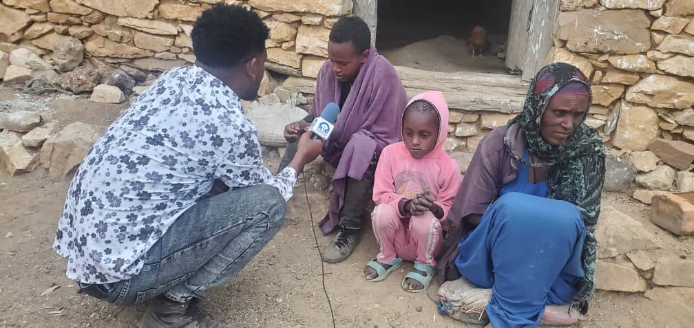 Tigrai_TV's tweet image. Hunger claims 41 lives in a single vicinity in Eastern #Tigray 
___

Akeza, a mother in the district of Sewha Saesie district recently lost her husband due to starvation.

 She speaks this as we found her in the vicinity of Welwalo along side her destitute children.

She says