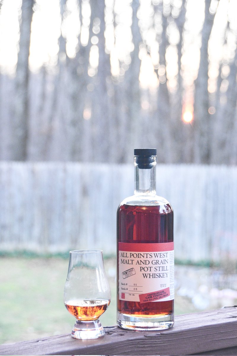 𝙍𝙚𝙫𝙞𝙫𝙖𝙡
All Points West #CraftDistillery out of #NewJersey makes #PotStill Whiskies using some old Mashbill combinations. This Malt & Grain #Whiskey is made with 64% Malt & 36% Corn; aged for 4 Yrs & finished in Rum Casks
1ꜱᴛ Dʀᴀᴍ
Spiced Dark Chocolate
#Whisky #Irish