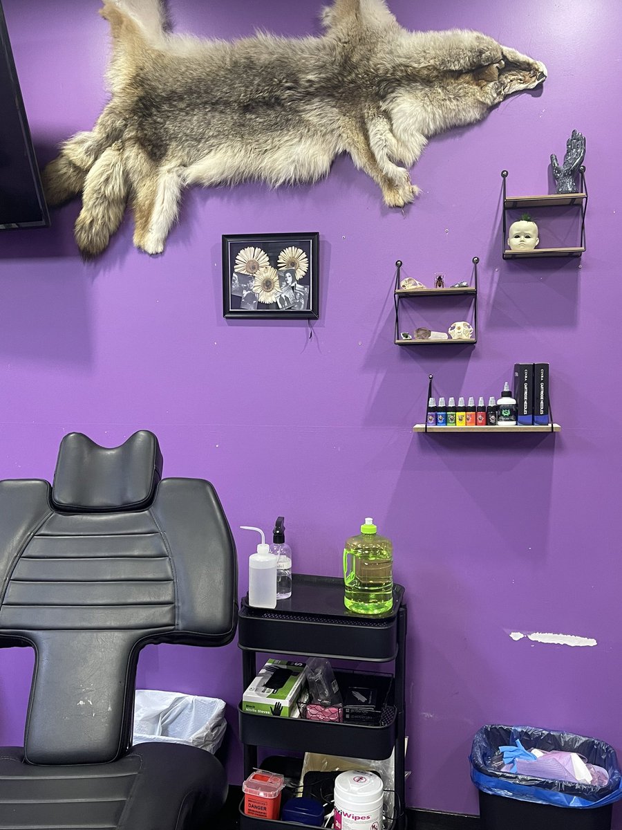 silentbansheee's tweet photo. Set up some of my booth today and practiced on fake skin again 💖 

#tattoo #tattooapprentice #setup #fakeskin #practice #calgary #yyc #yyctattoo https://t.co/FHSj0W7uOQ