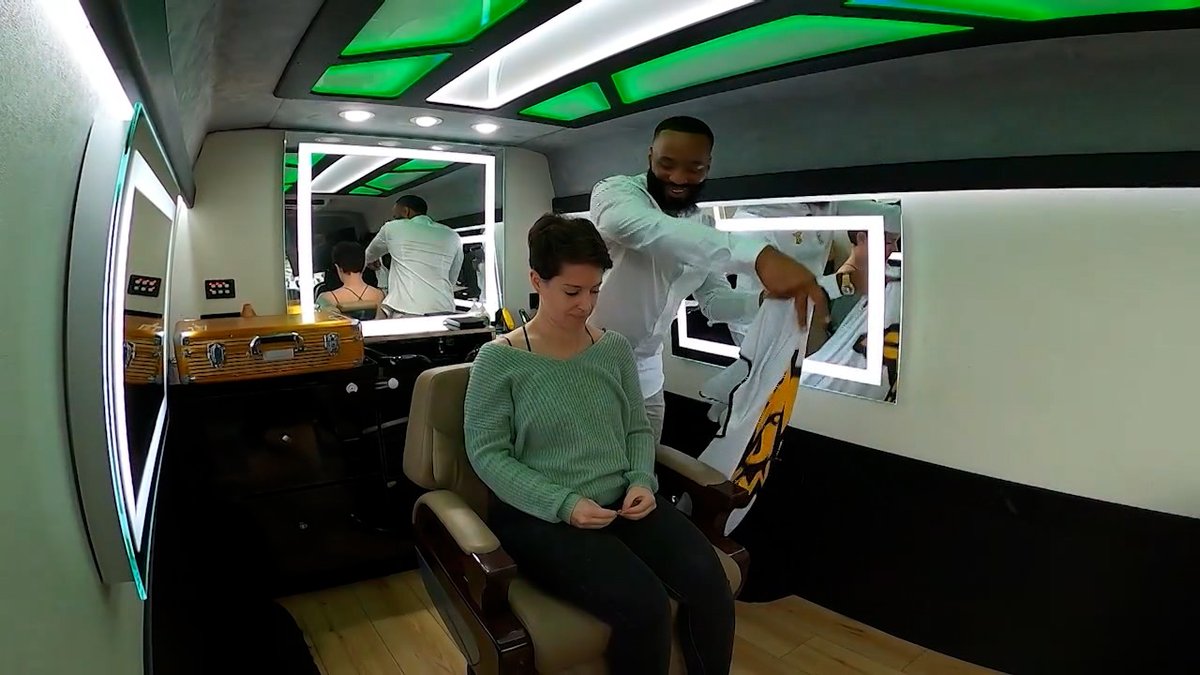 A FRESH CUT💈🚌 | Charlotte man has set of wheels with all the bells and whistles to take mobile business to new levels. <a href="/AnnieSzatkowski/">Annie Szatkowski</a> 

➡️bitly.ws/38BiP