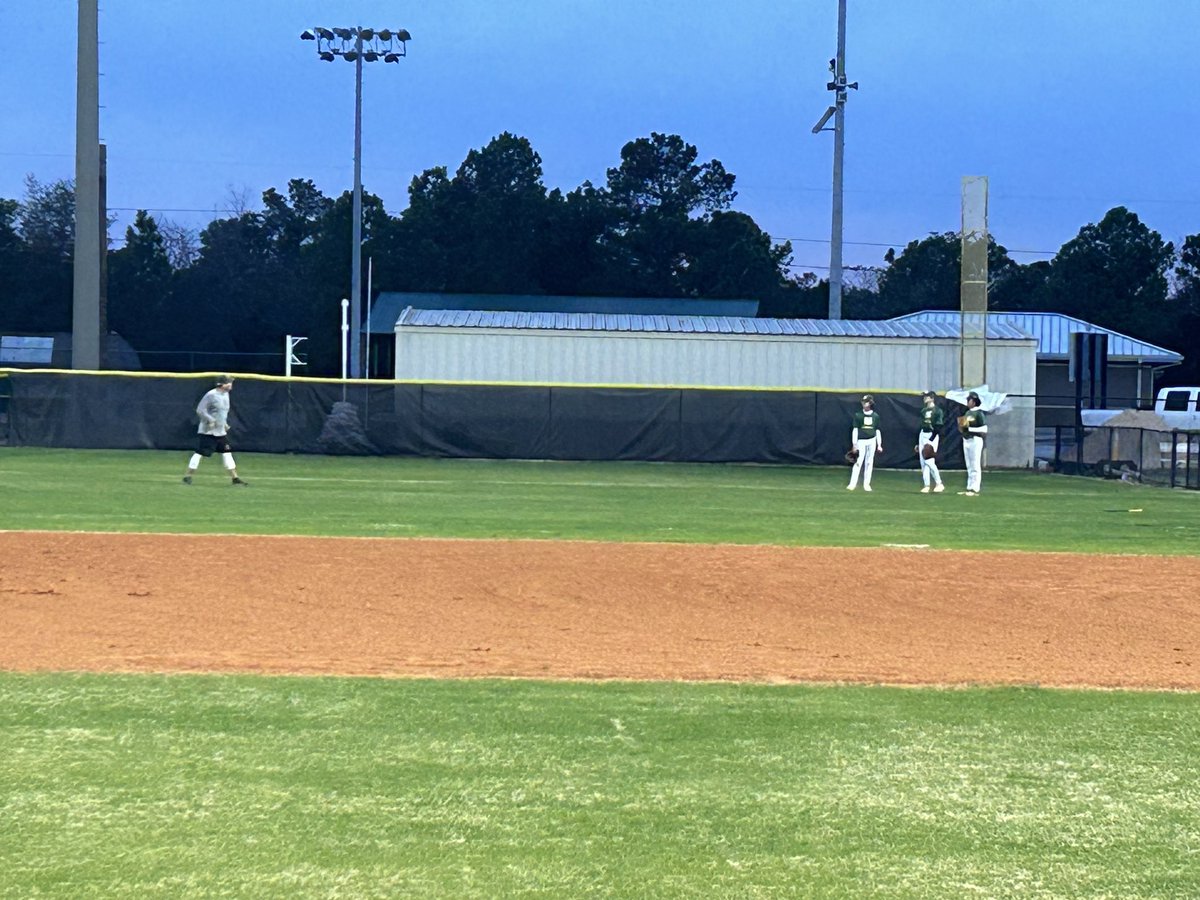 SVBaseball00's tweet photo. Day one in the books. We got better today!
#TheRoadToMay
#BeTheStandard
#BeTheOnePercent https://t.co/zjrvqQn73t