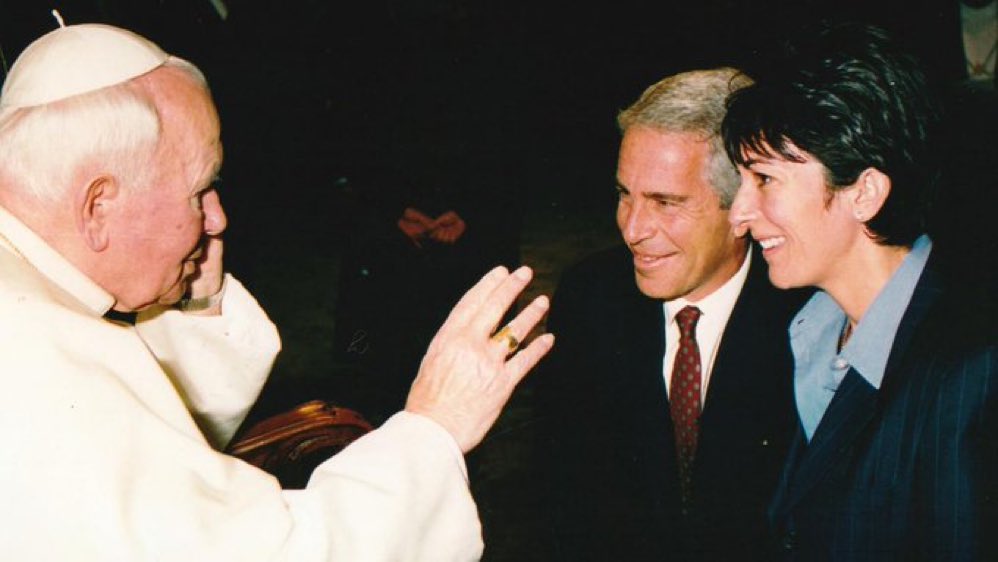 AlertaNews24's tweet photo. 🇻🇦| LOS PAPELES DE EPSTEIN: El Papa Juan Pablo II es mencionado durante varias ocasiones en los documentos de Epstein. https://t.co/oLmPH3GJmE