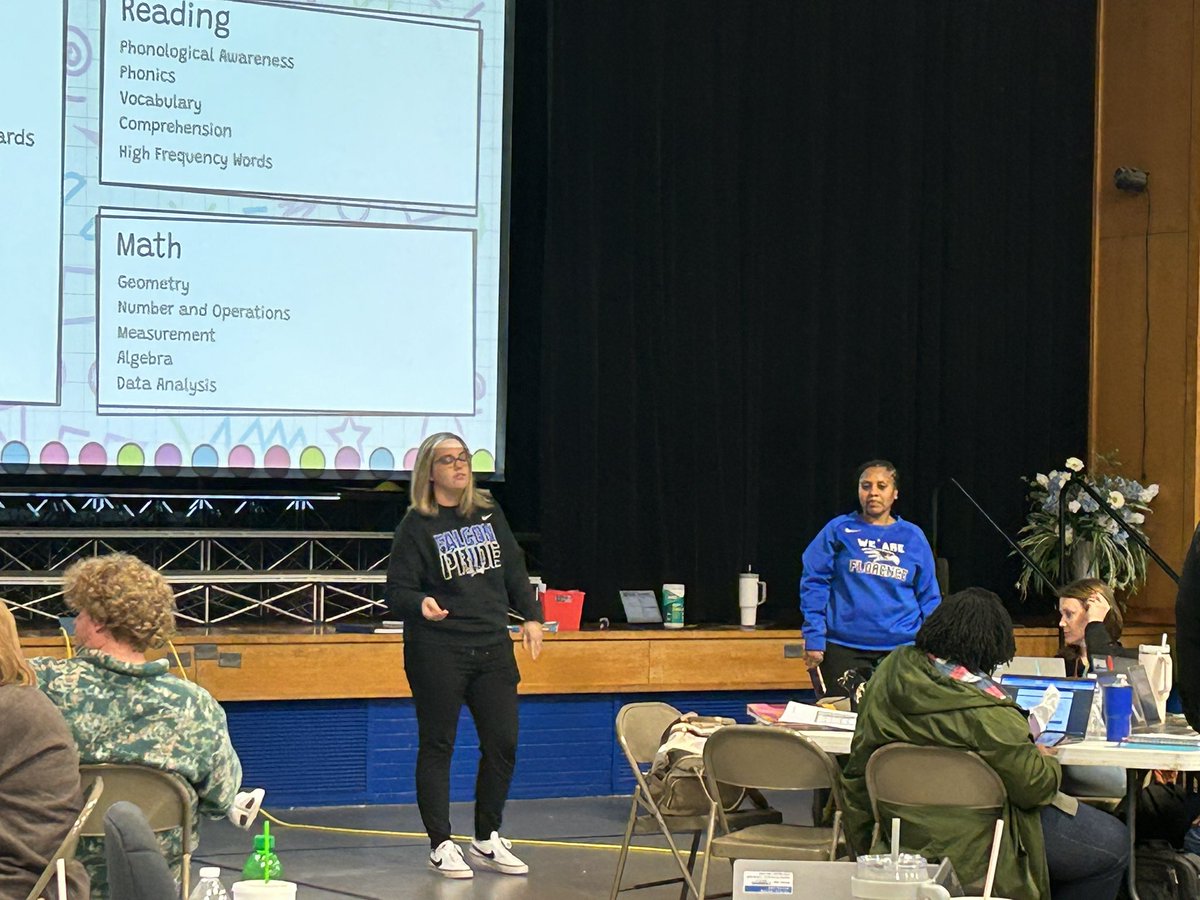 bugynyte1906's tweet photo. Lots of good things to observe in the K-6 world of @FCSLearn.  @WeedenElem was comparing &amp; contrasting vertical  standards for both Reading &amp; Math amongst their grade levels. #fclearn #yoursystemourcommunityoneflorence #HardWorkPaysOff #IG2BAFF https://t.co/NcfvPTpEX1
