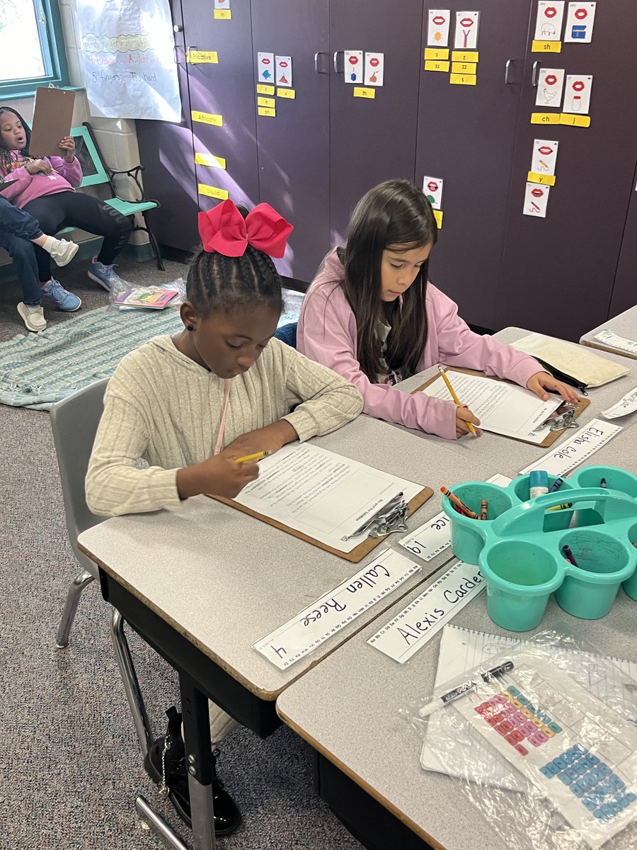 We started our year right learning about compound words with UFLI! ⁦<a href="/HumbleISD_MBE/">Maplebrook Elem</a>⁩ #mbeisfamily