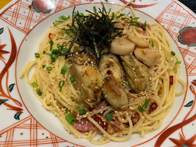 仕事はじめに牡蠣食べました🩷
牡蠣とホタテ贅沢😋 